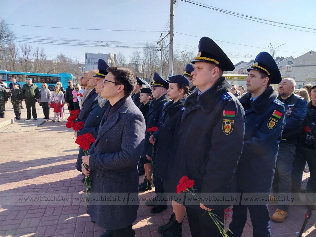К общереспубликанской минуте молчания присоединился Витебск возложение цветов