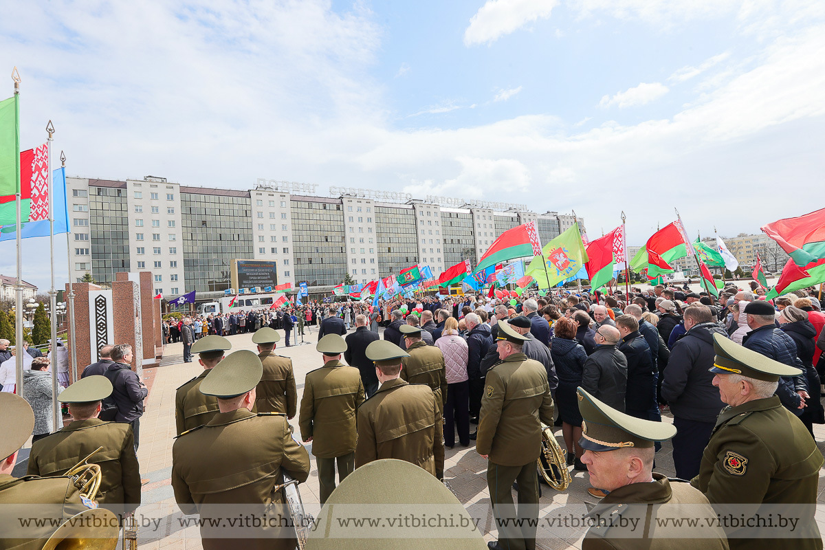 В Витебске в преддверии Праздника труда обновили областную и городскую  доски Почета