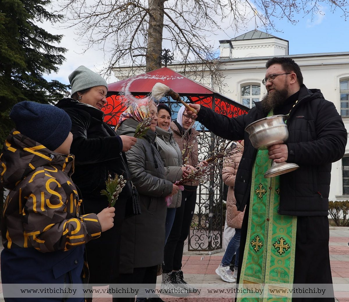 Православные верующие празднуют Вербное воскресенье