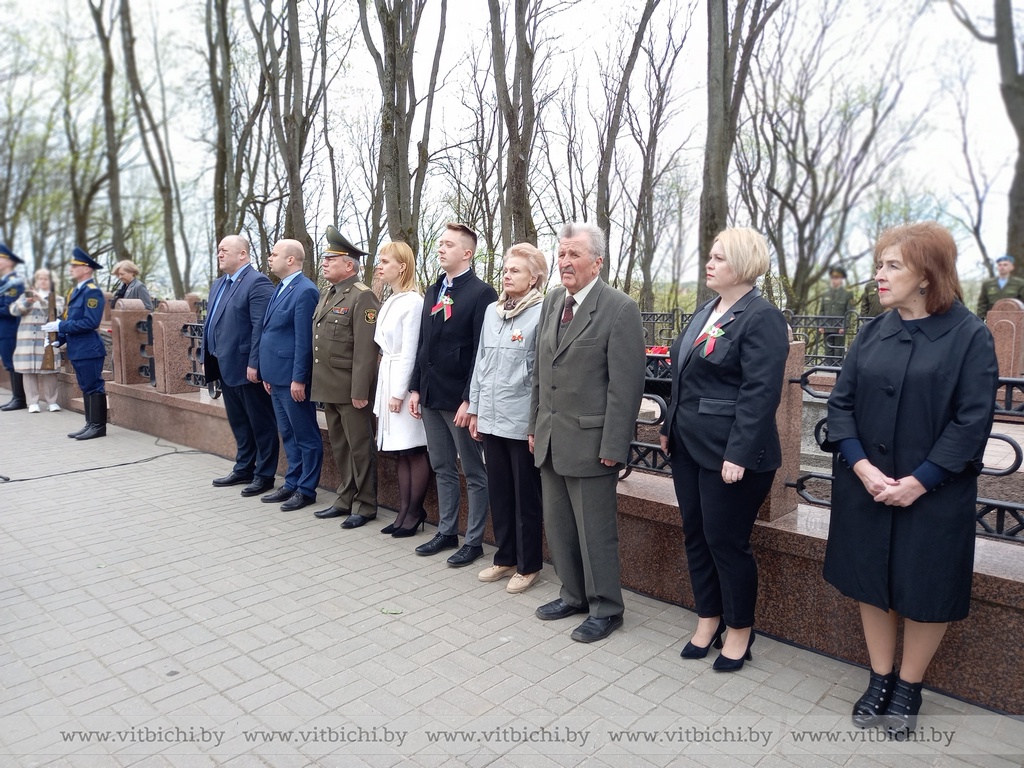 Митинг, посвященный Международному дню освобождения узников фашистских  концлагерей, состоялся на военном кладбище по улице Советской в Витебске