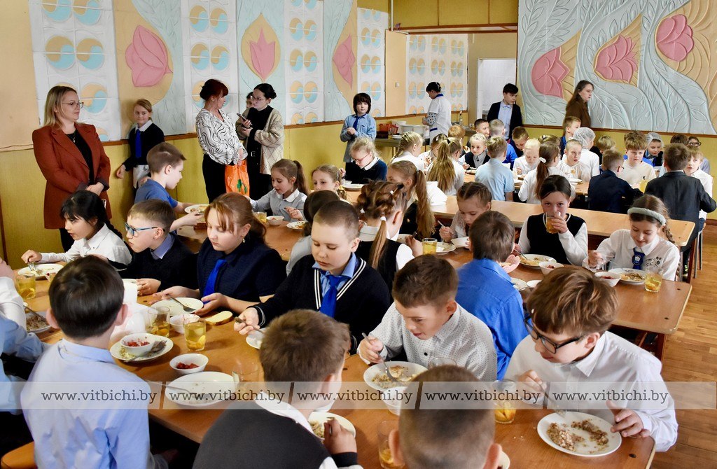 Эксперимент в столовой: первые обеденные успехи школьники в столовой