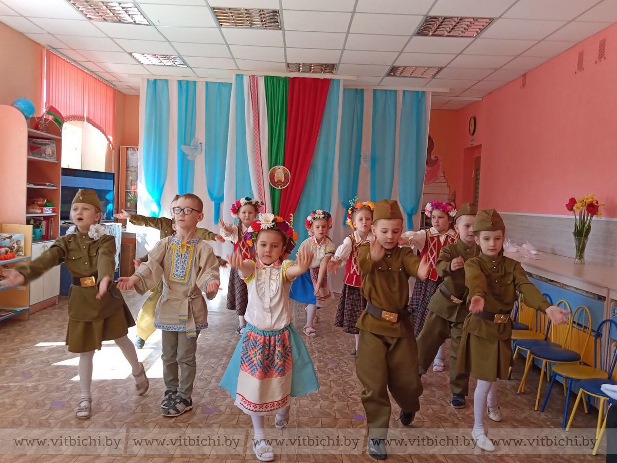 Пусть маленькие, но уже патриоты! В Лужеснянском детском саду стартовала тематическая  неделя «Что мы Родиной зовем?»