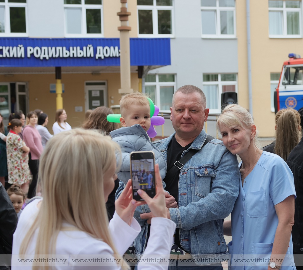 Встреча «выпускников» в очередной раз собрала в Витебском областном  клиническом родильном доме мам с детишками, которые появились в этом  учреждении здравоохранения