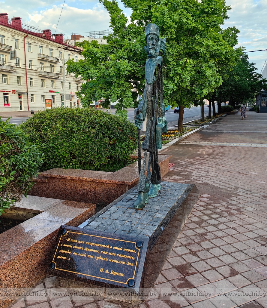 В Витебске появилась скульптура, посвященная известному писателю Ивану  Бунину