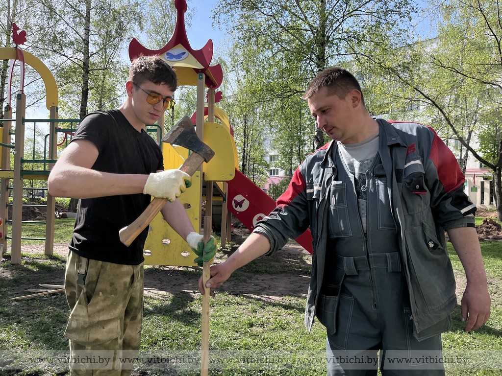 В сквере на Московском проспекте в Витебске активно ведутся работы по  благоустройству