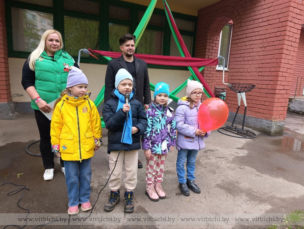 Воспитанники витебского детского сада № 12 «Вишенка» присоединились к  республиканской патриотической акции «Ганарымся роднымі сімваламі»