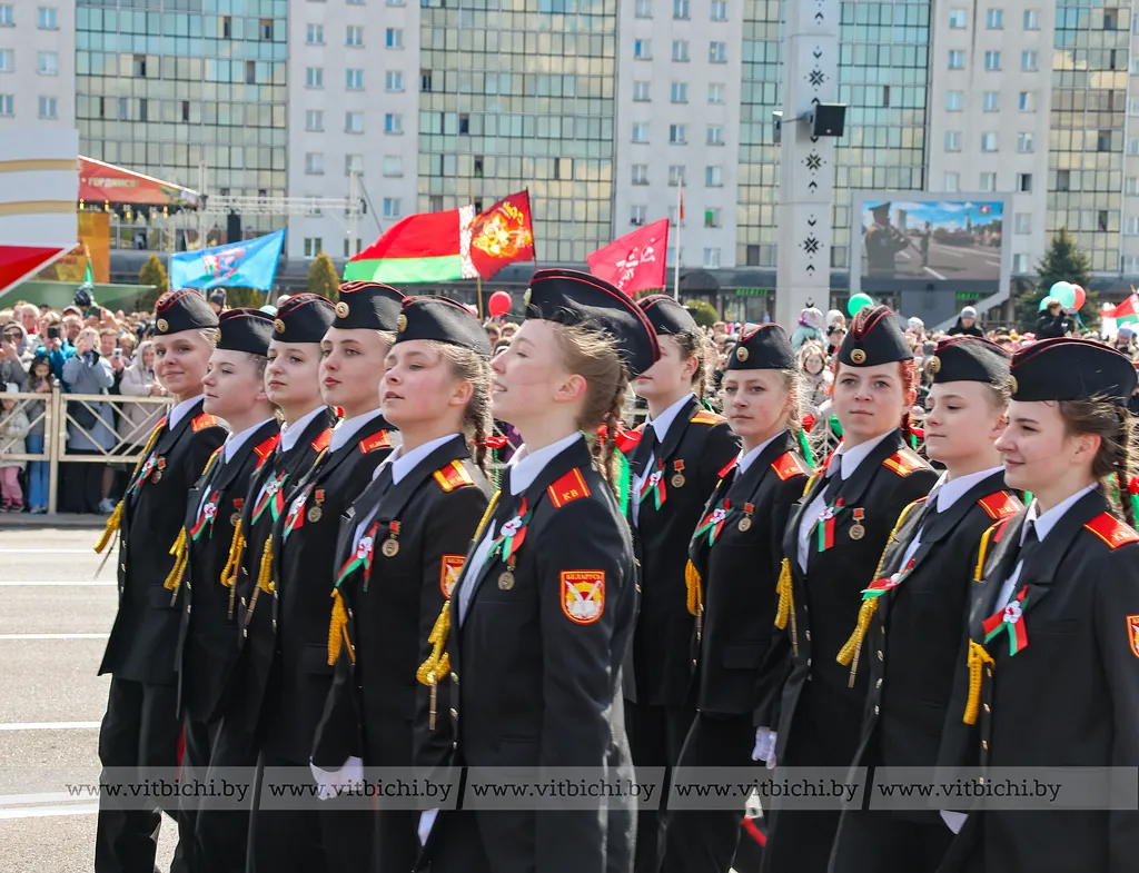 Воспитанники Витебского кадетского училища на военном параде в Витебске Воспитанники Витебского кадетского училища на военном параде в Витебске