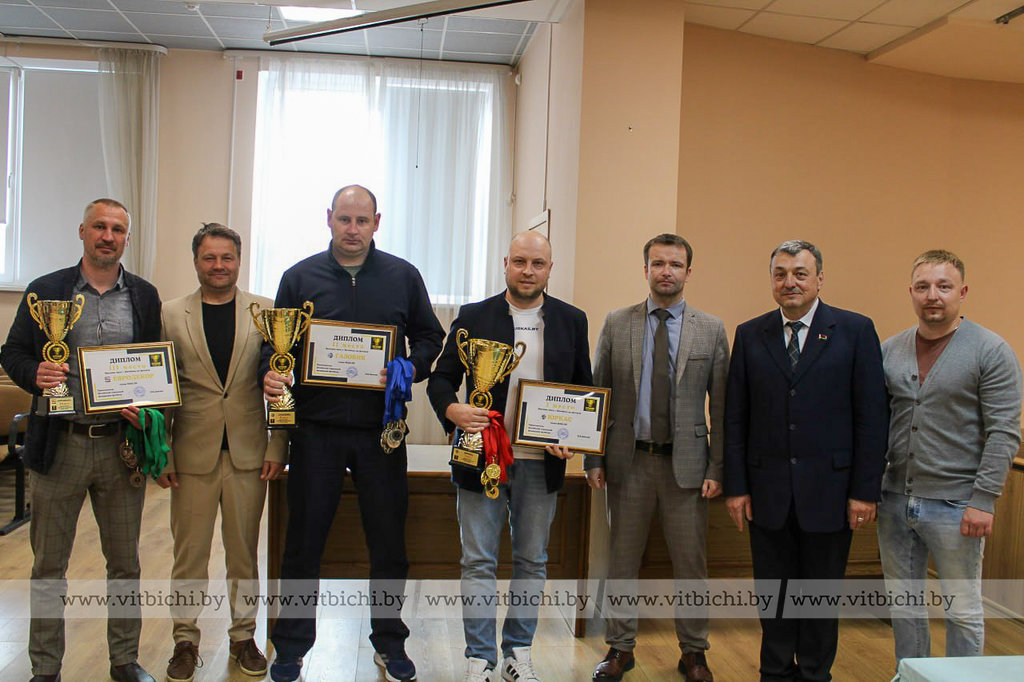 Награды минувшего сезона чемпионата среди любительских команд по футзалу оказались в руках девяти команд Награды минувшего сезона чемпионата среди любительских команд по футзалу оказались в руках девяти команд