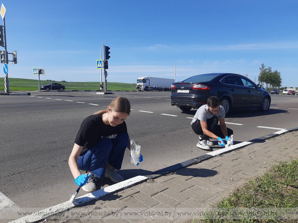 На городском субботнике более 150 работников администрации Первомайского  района г.Витебска, трудовых коллективов районных предприятий, молодежь  первичных организаций ОО 