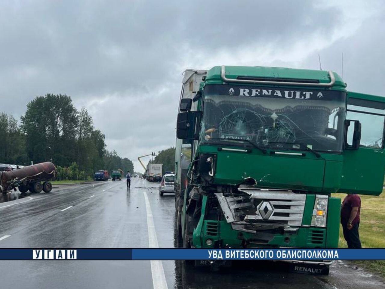 Трактор и фура столкнулись в Витебском районе