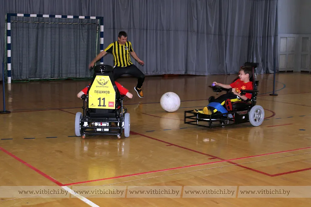 В Лужесно прошел первый в истории Беларуси турнир по футболу на электроколясках В Лужесно прошел первый в истории Беларуси турнир по футболу на электроколясках
