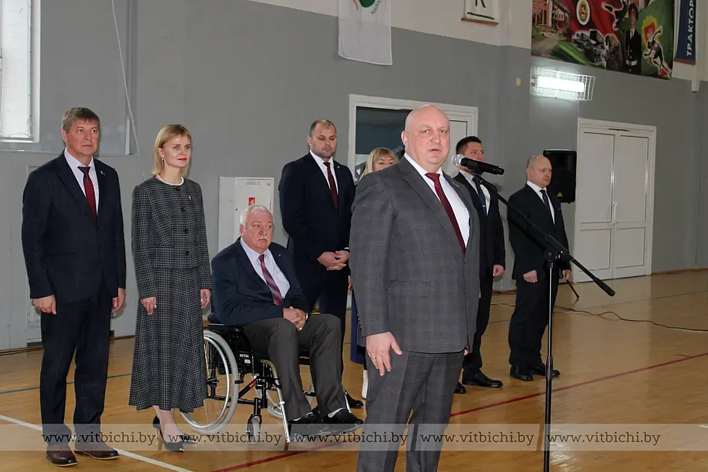 Витебскую команду и гостей турнира приехали поздравить представители областной власти и депутатского корпуса города. Витебскую команду и гостей турнира приехали поздравить представители областной власти и депутатского корпуса города.