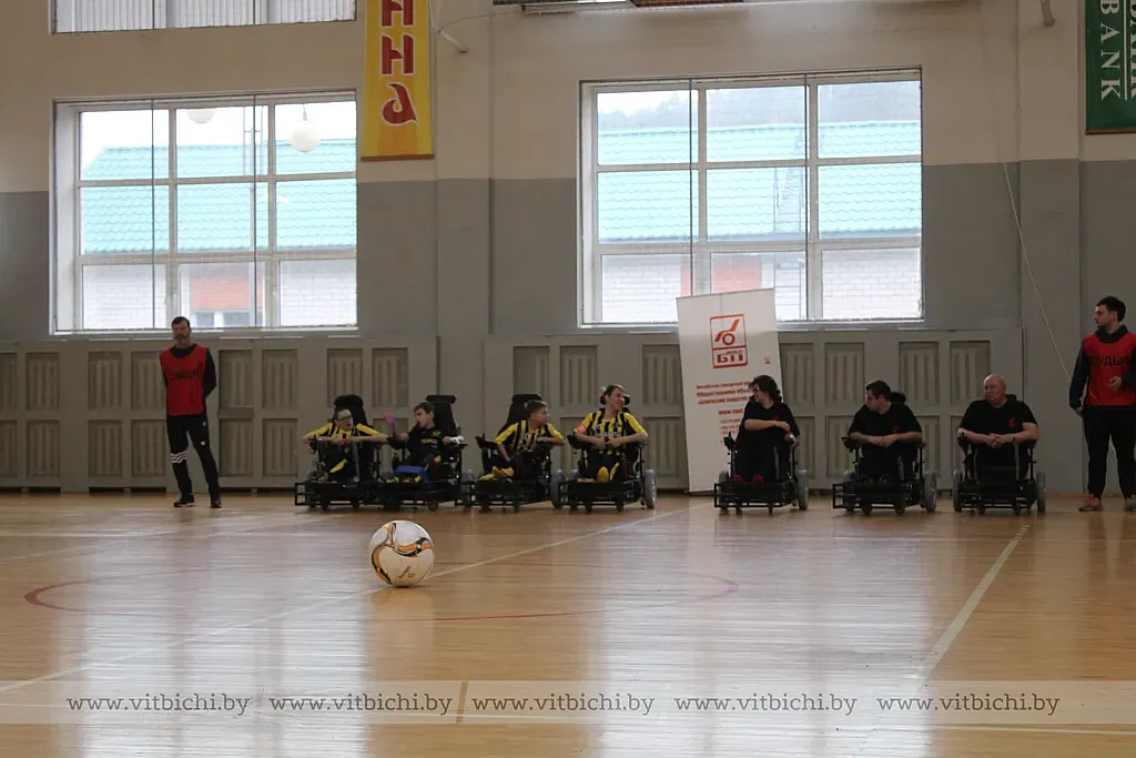 В Лужесно прошел первый в истории Беларуси турнир по футболу на электроколясках В Лужесно прошел первый в истории Беларуси турнир по футболу на электроколясках