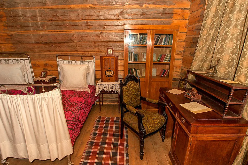 Будынак Янкі Купаты ў Ляўках