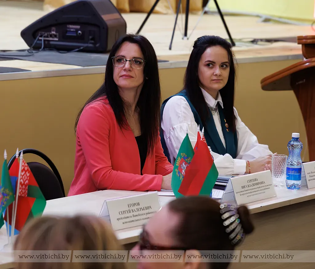 Участникам форума рассказали о вкладе района в социально-экономического развитие области, познакомили с государственными преференциями, на которые могут рассчитывать молодые специалисты.   