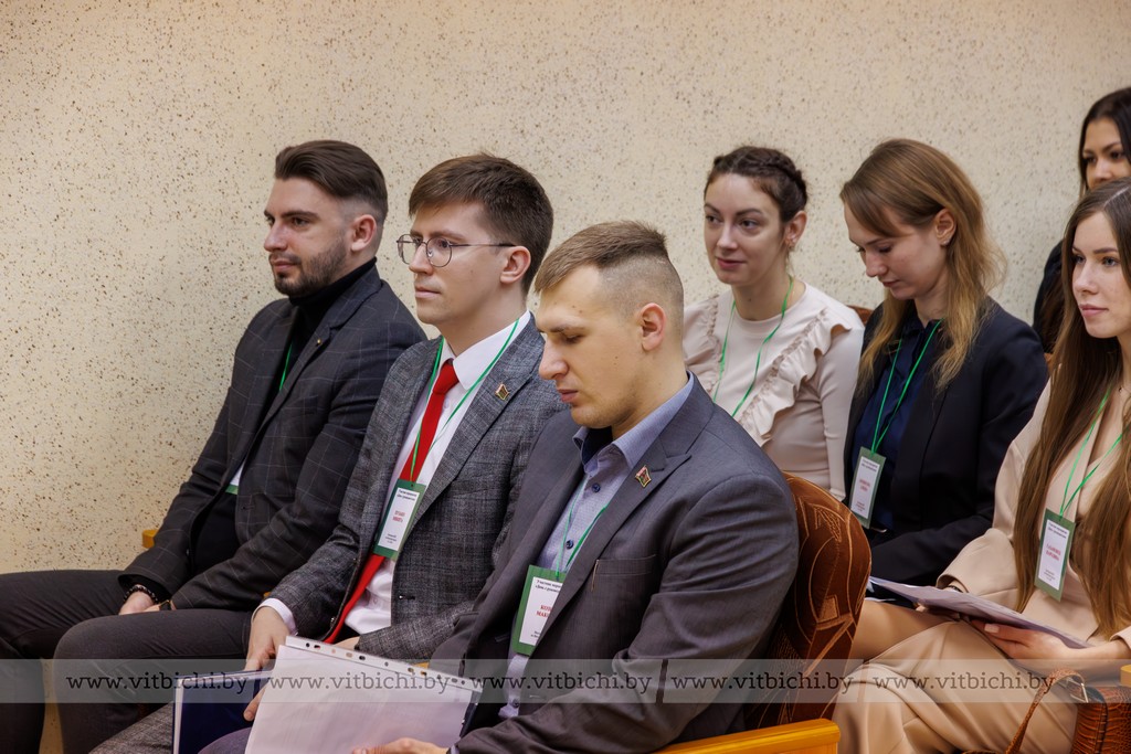 Молодые люди активно пользовались возможностью задать вопросы начальнику областной инспекции на различные темы, связанные с профессиональной деятельностью.