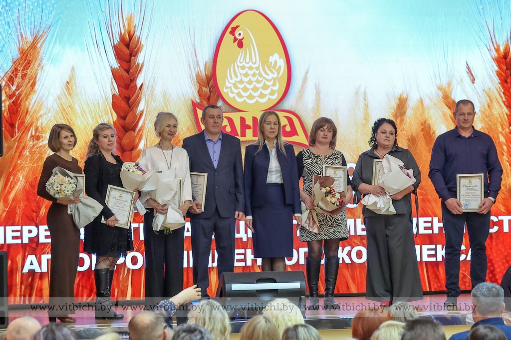 Генеральный директор ОАО «Витебская бройлерная птицефабрика» Анна Норкус поблагодарила коллег, а всего их более 4 тысяч, за прекрасную работу.
