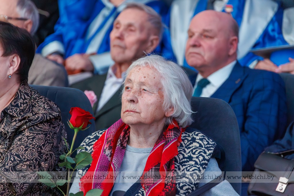 В рамках празднования юбилея состоялось чествование ветеранов труда ВГУ имени П.М. Машерова, тех, кто своим многолетним самоотверженным трудом заложил прочный фундамент для дальнейшего развития университета.
