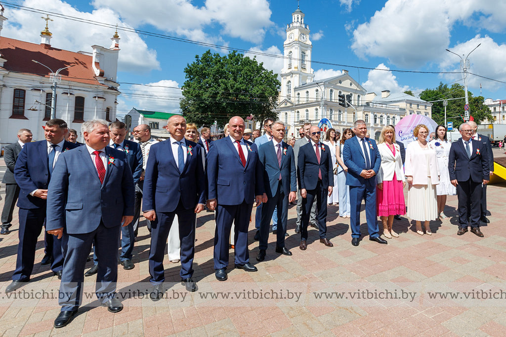 Фотовыставку «35 мгновений фестиваля» представили на мосту 1000-летия в Витебске