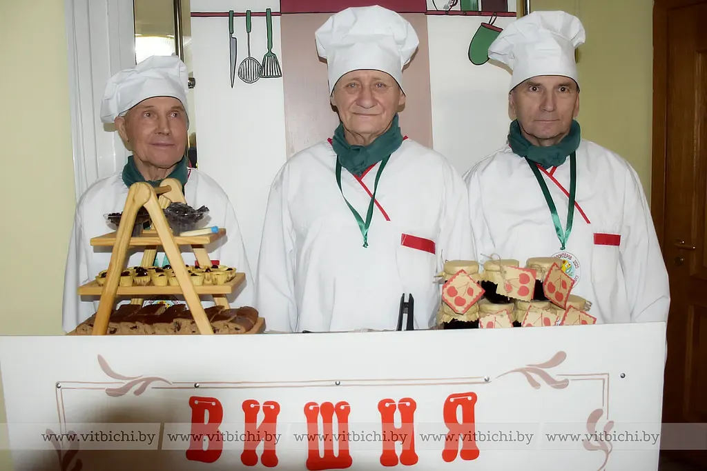 Представители Глубокского района Михаил Лобода, Александр Лиша и Александр Хуцкий презентовали проект «Вишня – ягода вечной молодости».