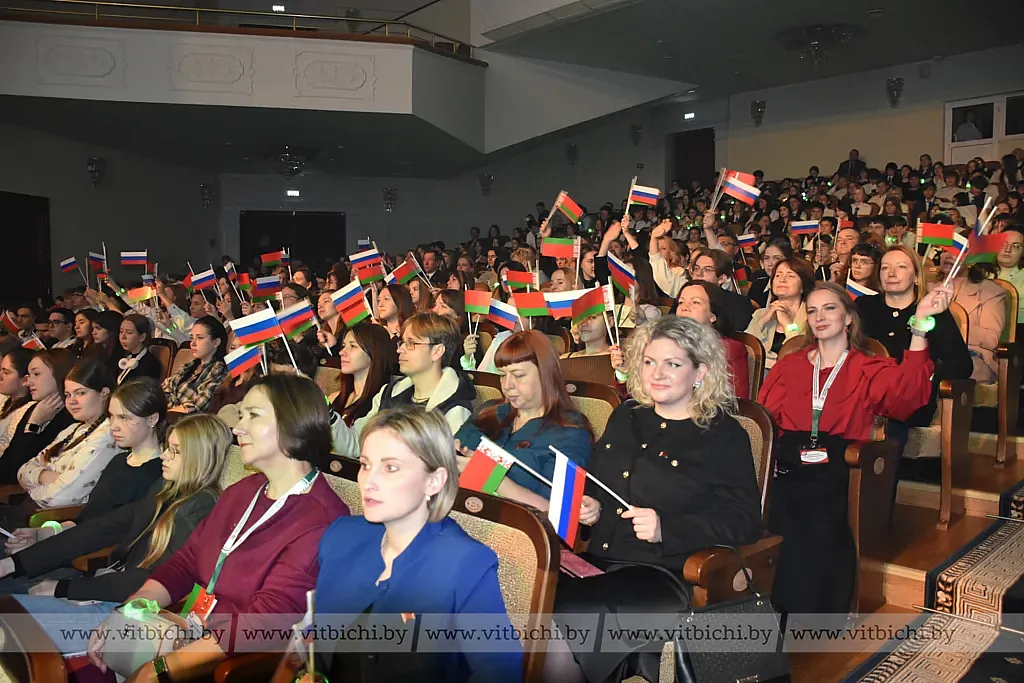 В концертном зале «Витебск» наградили победителей и призеров заключительного этапа олимпиады школьников Союзного государства «Россия и Беларусь»: историческая и духовная общность».
