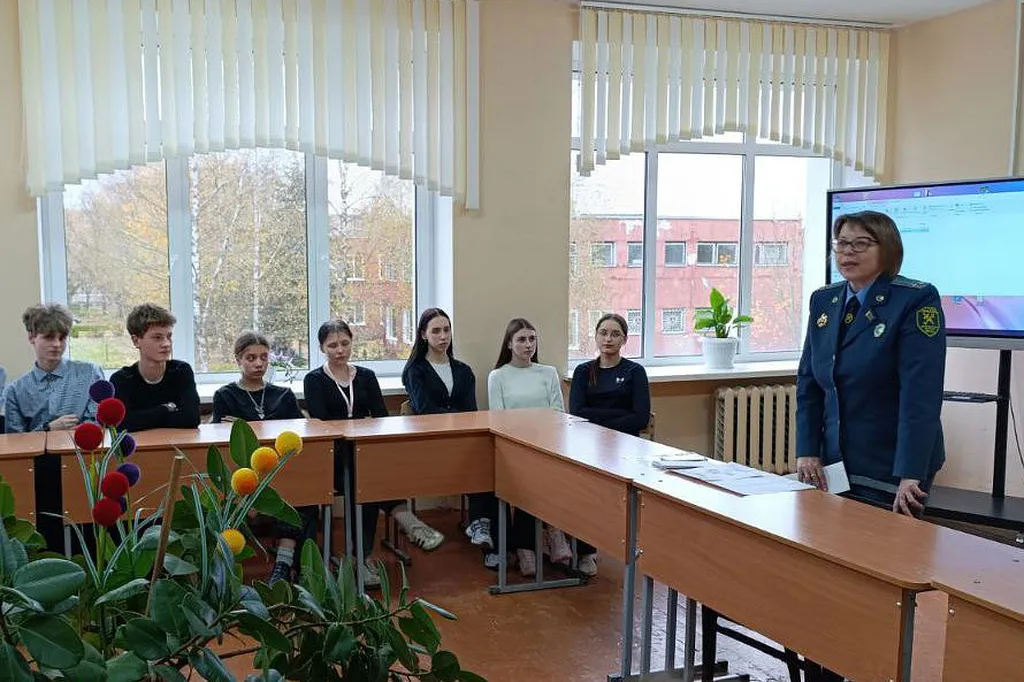 Витебская таможня провела ряд встреч в рамках акции «Посети родную школу»