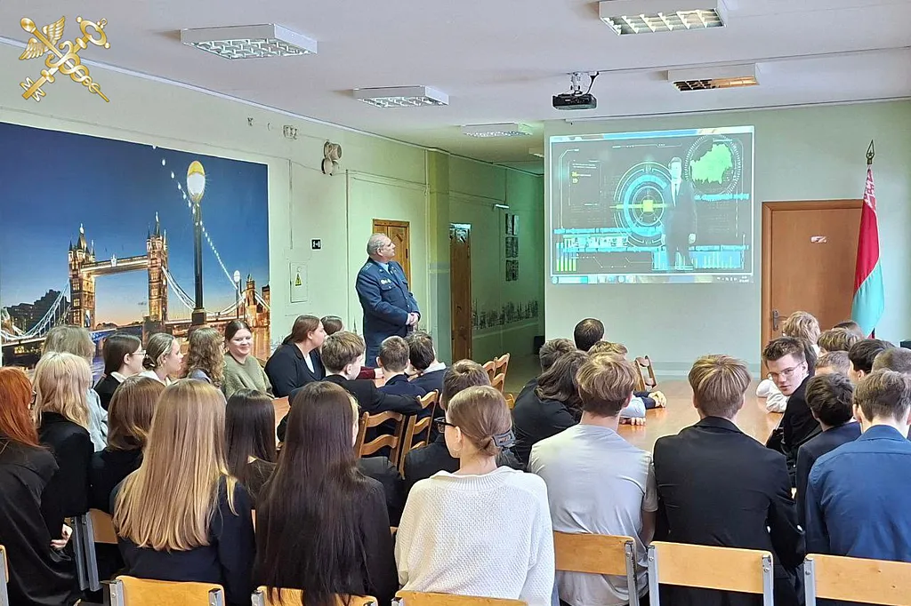 Витебская таможня провела ряд встреч в рамках акции «Посети родную школу»