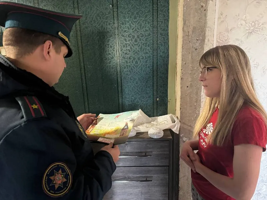 Спасатели Витебска проводят рейды в рамках акции «За безопасность вместе» Спасатели Витебска проводят рейды в рамках акции «За безопасность вместе»