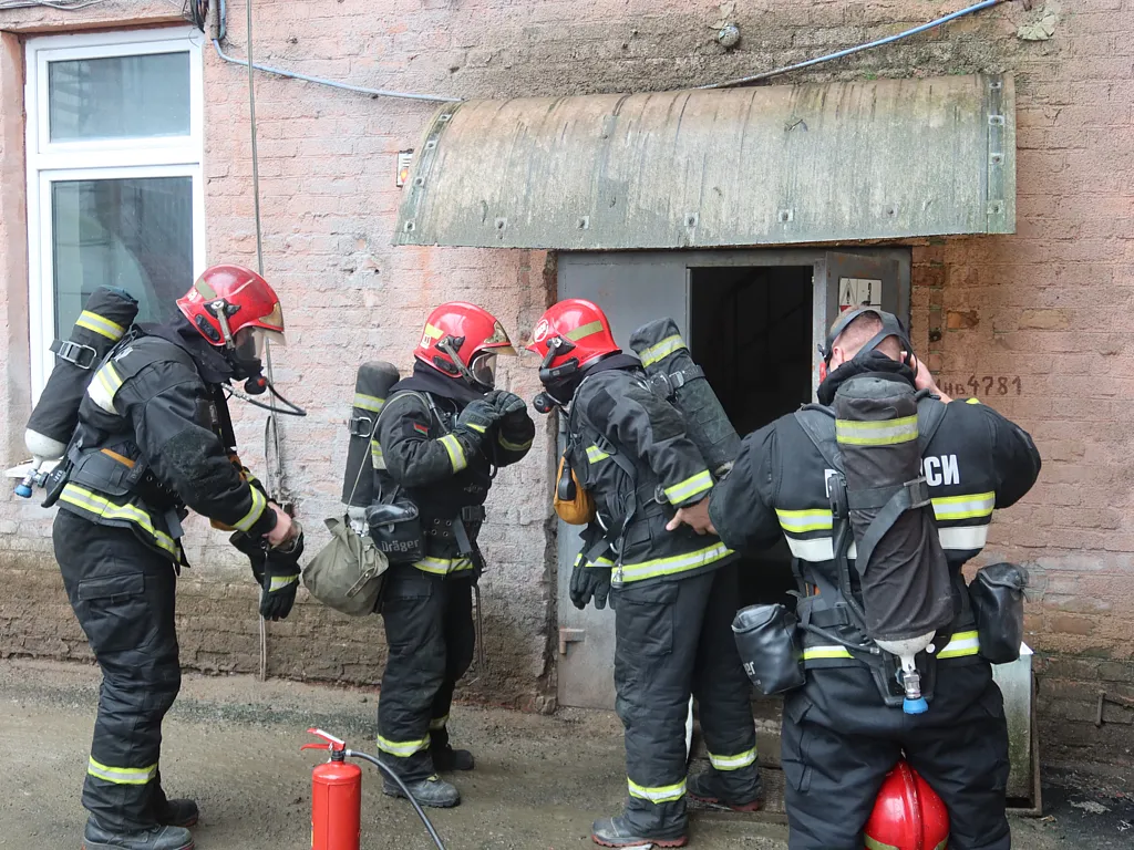 На Витебском комбинате хлебопродуктов прошли тактико-специальные учения МЧС На Витебском комбинате хлебопродуктов прошли тактико-специальные учения МЧС
