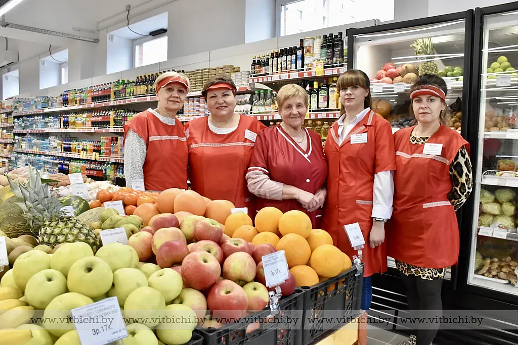 Работники нового магазина "Веста" в Витебске Работники нового магазина "Веста" в Витебске