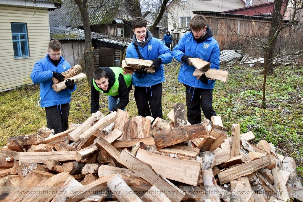 В Беларуси стартовала благотворительная акция БРСМ «Эстафета тепла» В Беларуси стартовала благотворительная акция БРСМ «Эстафета тепла»