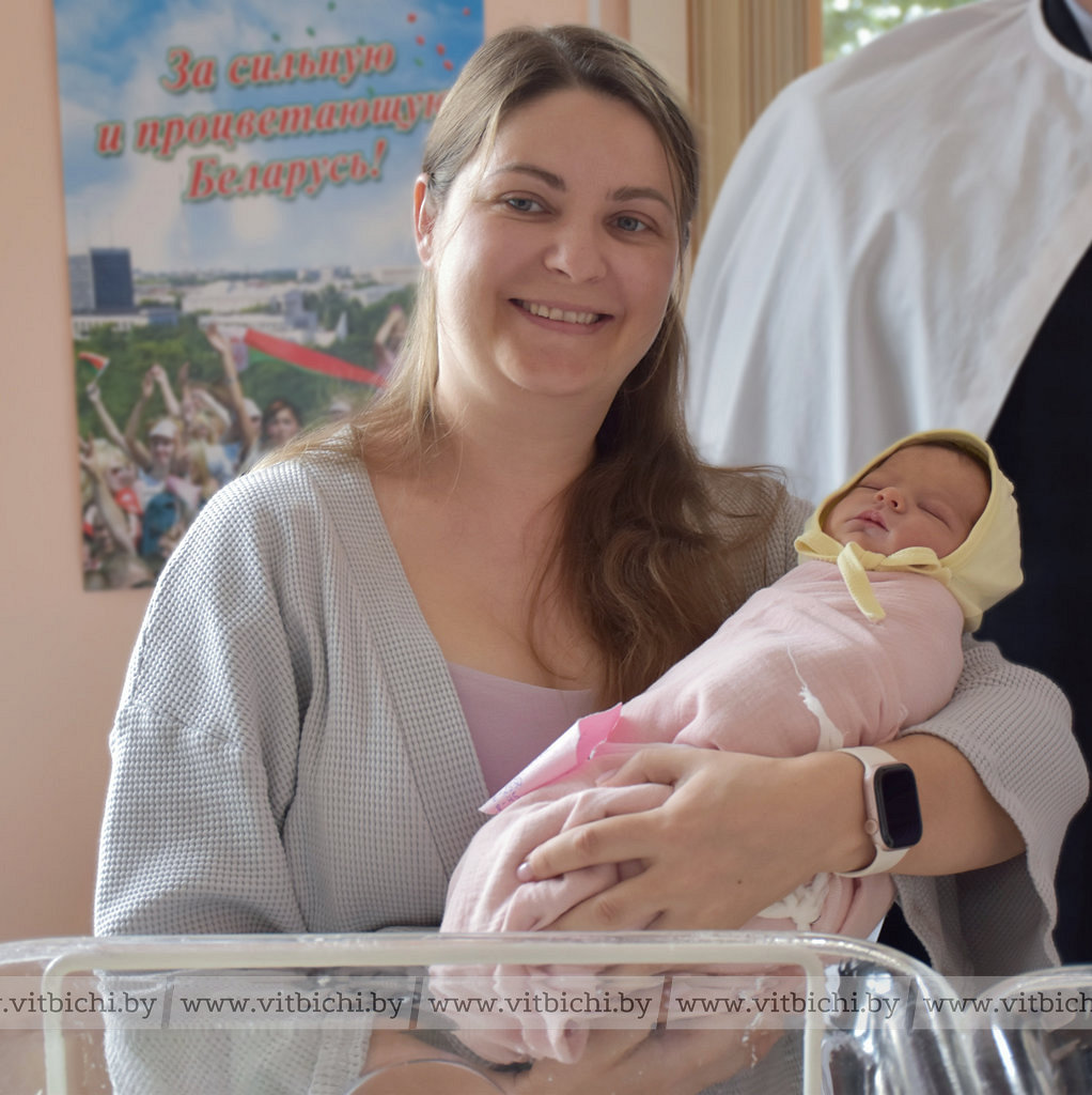 В Витебске поздравили матерей, чьи дети родились в День Независимости Республики Беларусь