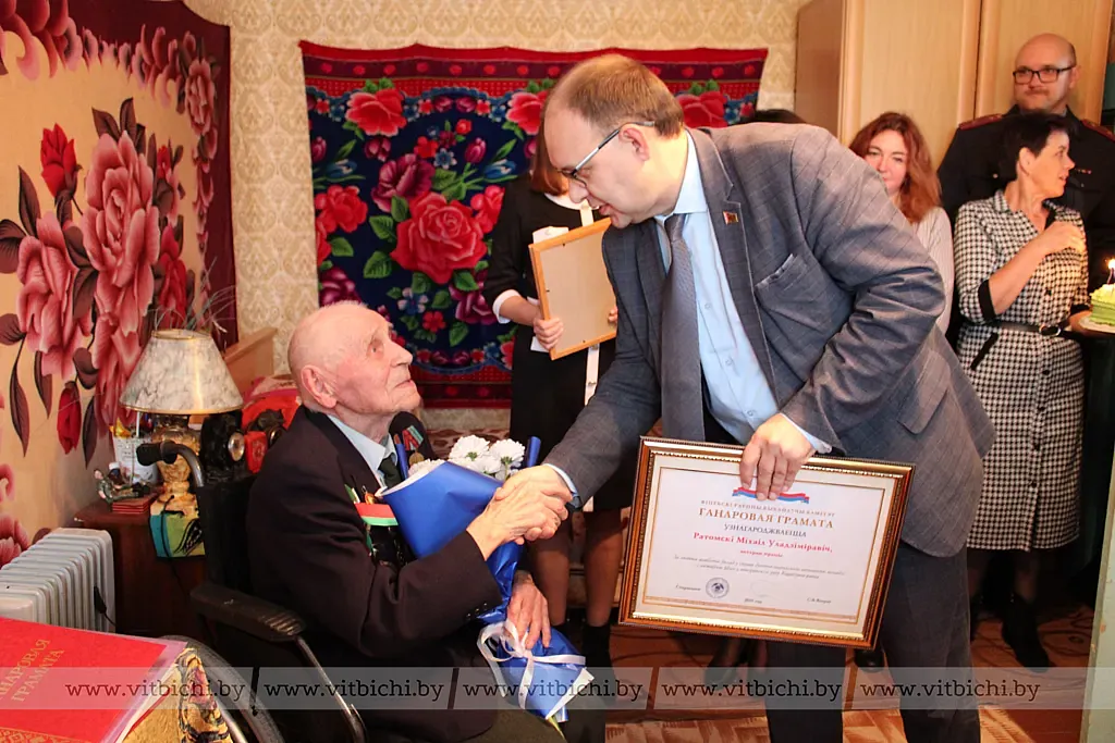 Сергей Егоров поздравил юбиляра со 100-летием