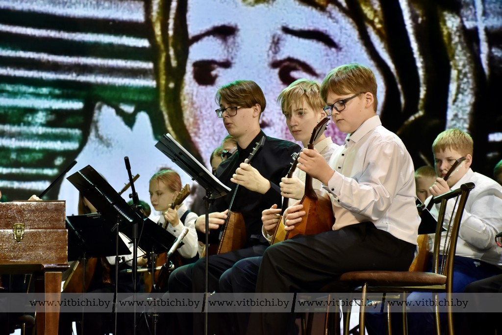 Детский оркестр из Пскова представил в Витебске сказку «Серебряное копытце»