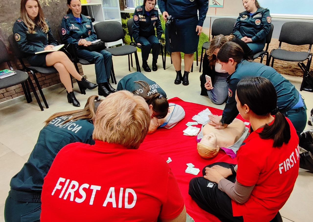 На базе Витебского Центра безопасности МЧС 28 октября состоялся восьмичасовой тренинг по первой помощи для сотрудников МЧС из Витебска, Орши и Новополоцка. 