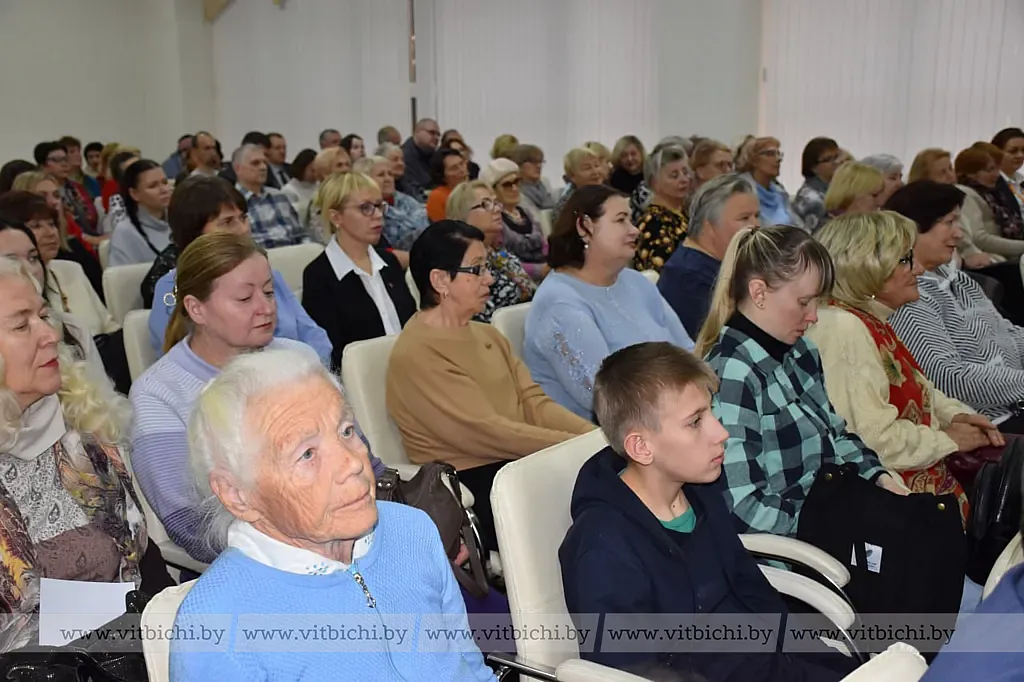 Праздник Железнодорожного района «Гордимся историей – строим будущее», посвященный Дню Октябрьской революции, прошел в областной библиотеке имени В. И. Ленина.