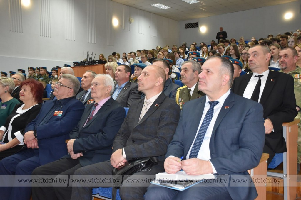 Церемония награждения прошла во время диалоговой площадки «Патриот – это звучит гордо!» в средней школе № 45 Витебска имени В. Ф. Маргелова.