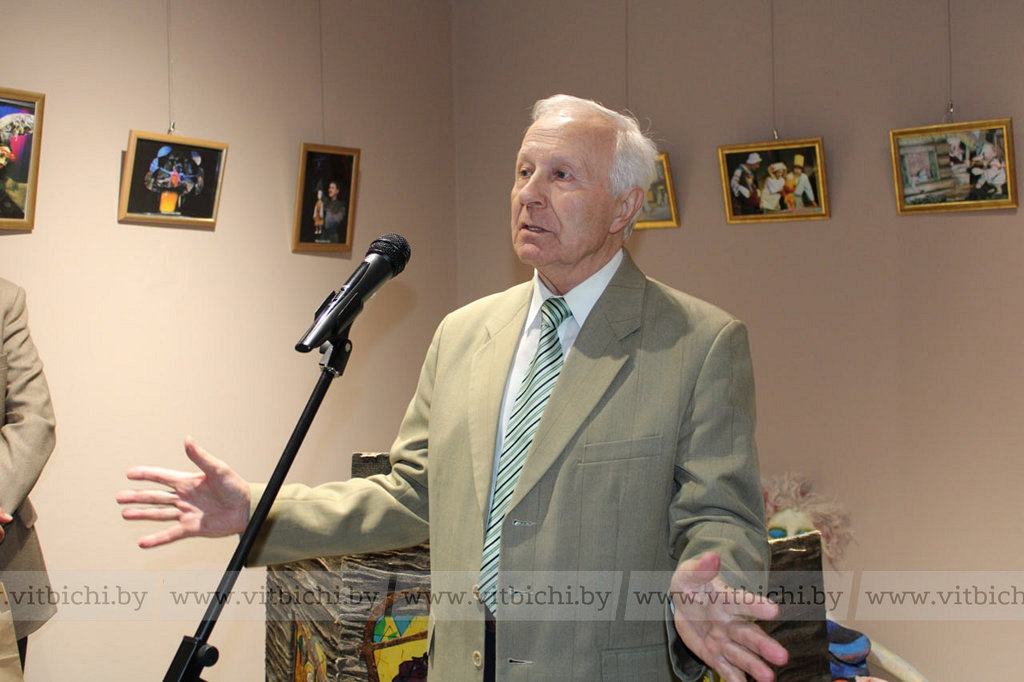 первый художественный руководитель и основатель театра «Лялька» заслуженный деятель искусств Республики Беларусь Виктор Климчук