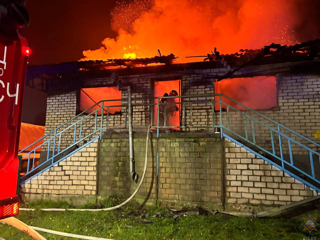 На пожаре в Сенно погибла женщина