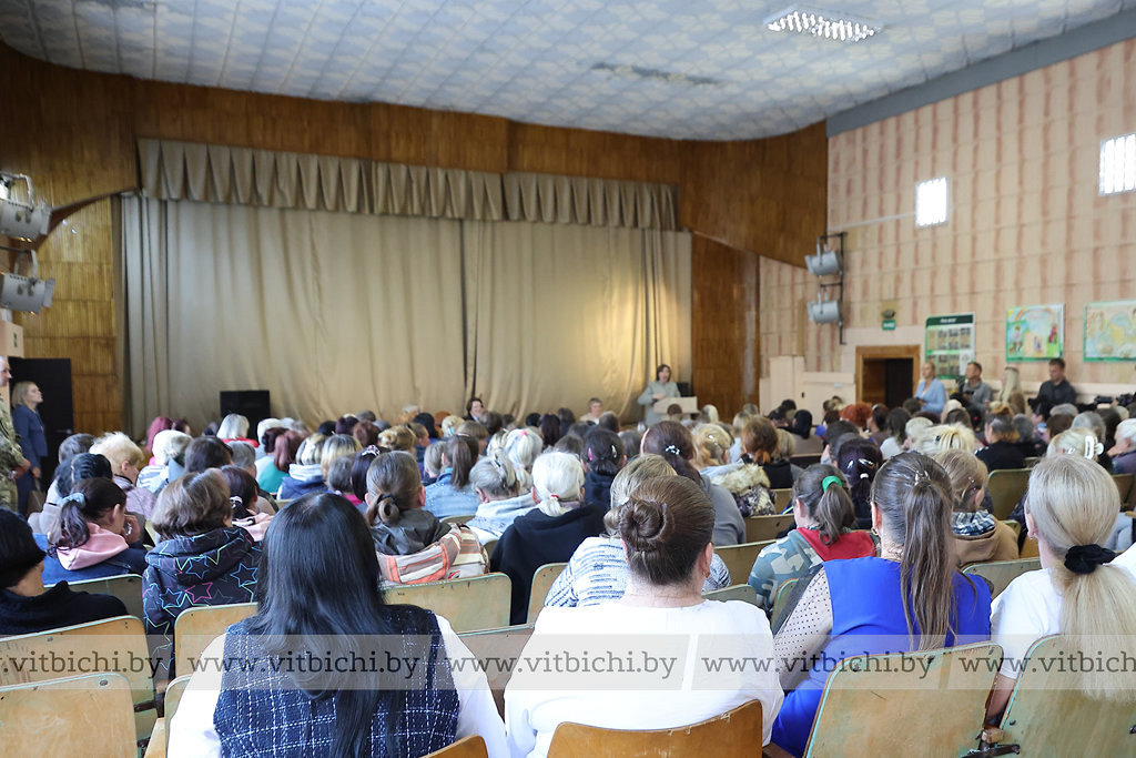 В Витебске Наталья Кочанова встретилась с женщинами, оказавшимися в сложной жизненной ситуации
