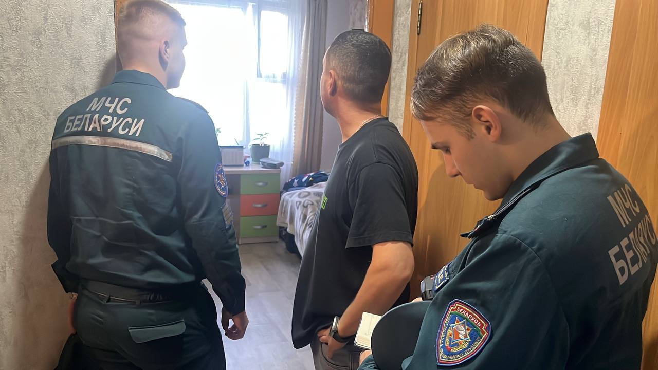 сотрудники МЧС