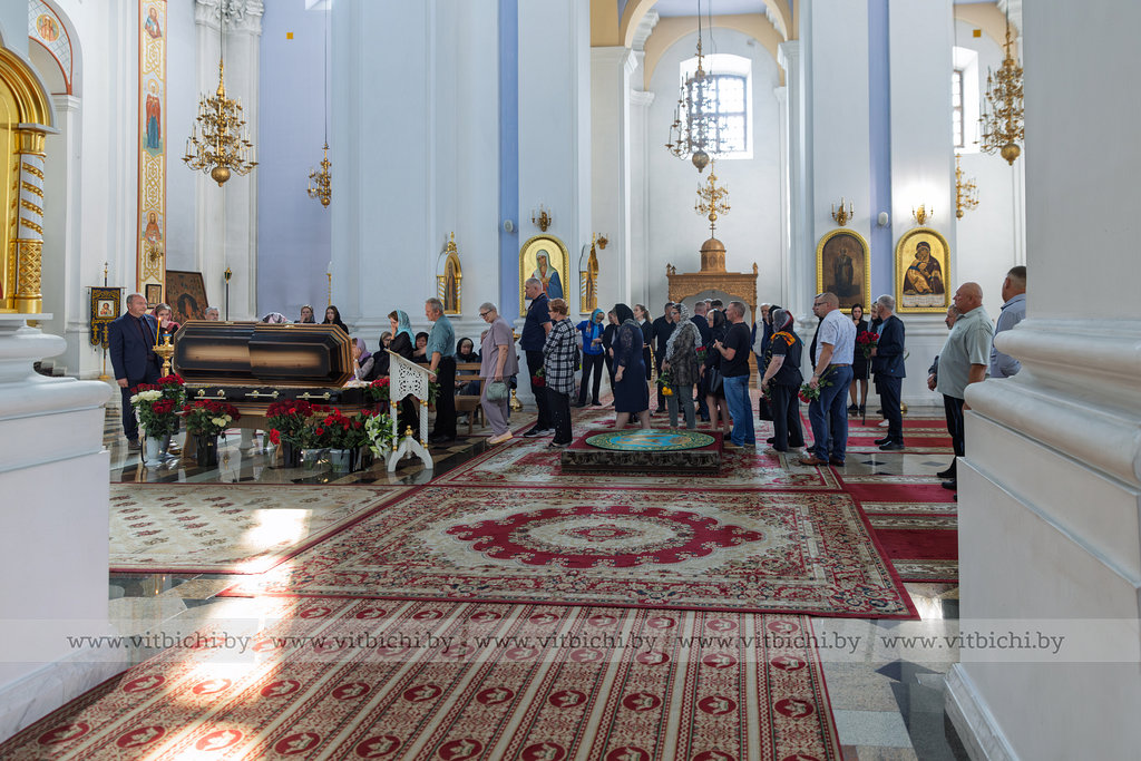Прощание с генеральным директором ООО «Альянспласт» членом Совета по развитию предпринимательства при Совете Министров Республики Беларусь Николаем Силиновым прошло в Свято-Успенском кафедральном соборе Витебска.