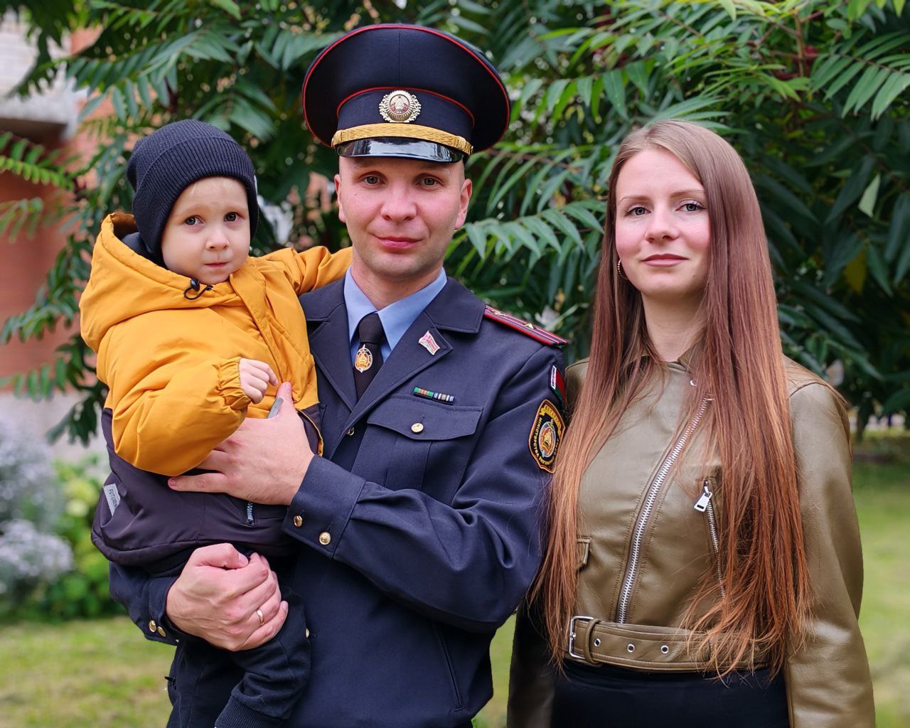 майор милиции Виталий Борисов с семьей семья