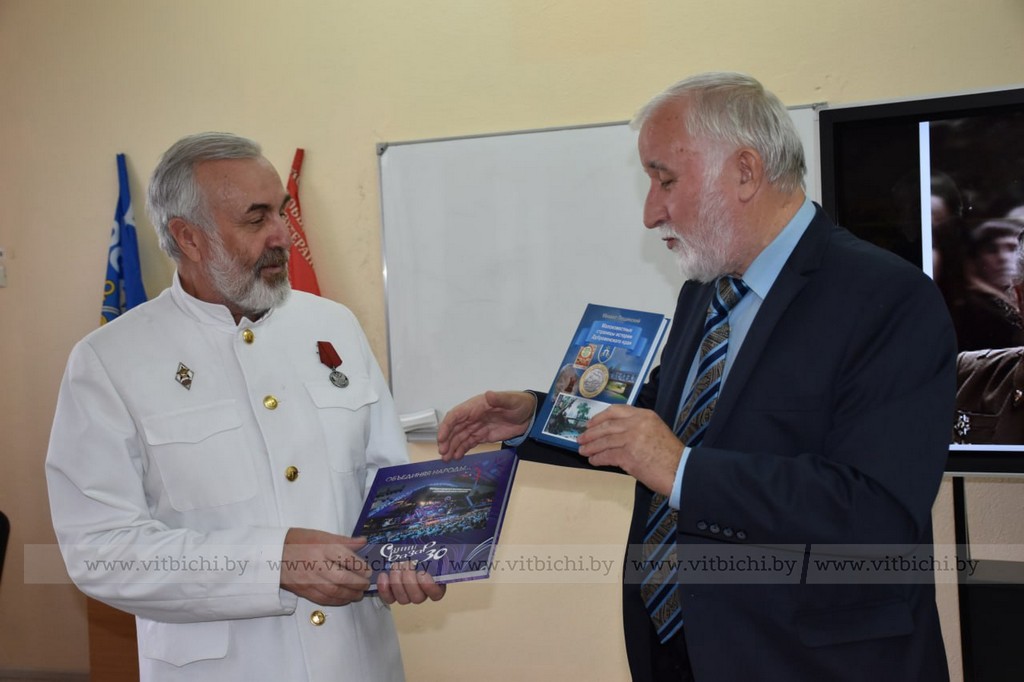 Сергей Полонский представил энциклопедию о Второй мировой войне книги