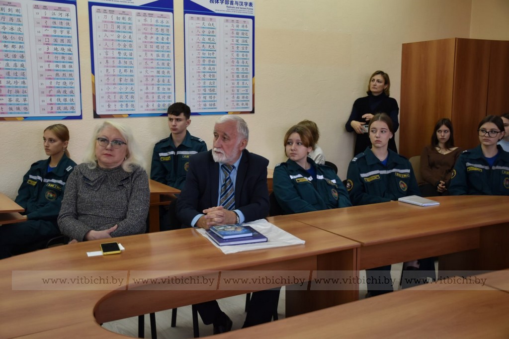 Сергей Полонский представил энциклопедию о Второй мировой войне педагоги и учащиеся