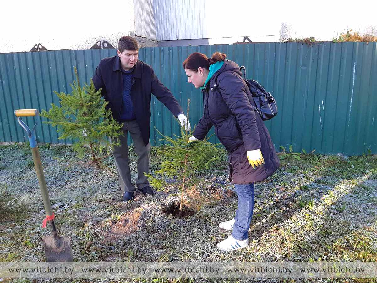 Во время субботника заводом было выпущено 150. Гибель деревьев. Уборка субботник Мем.