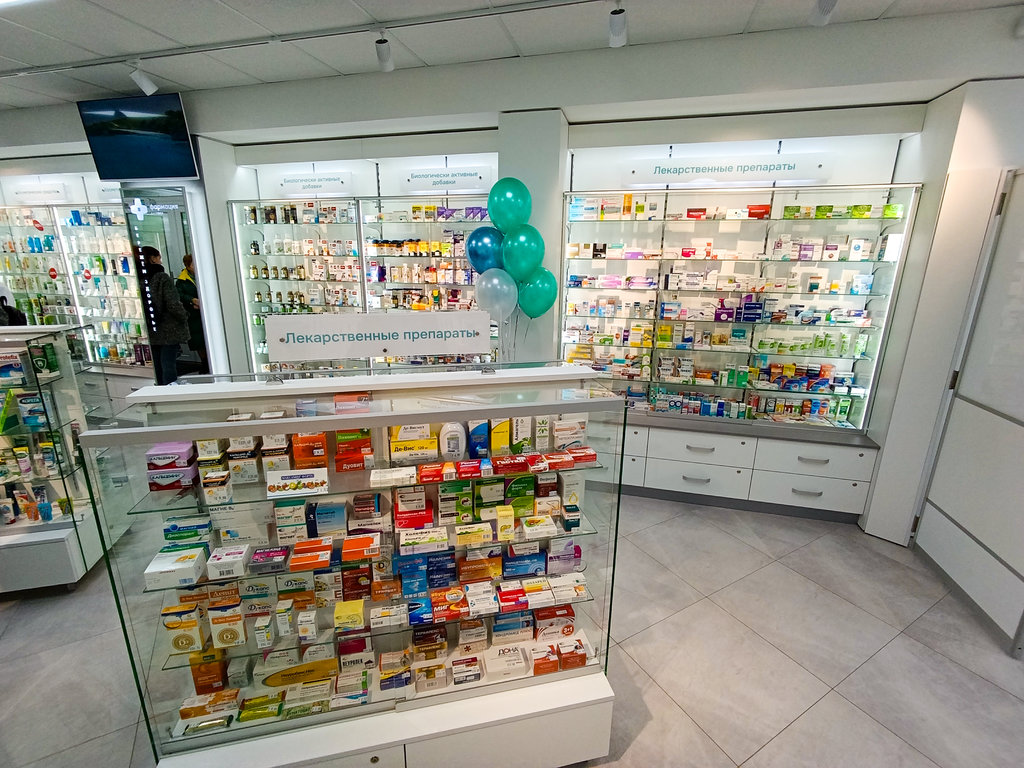 В аптеках "Фармации" созданы все условия для удобства покупателей: витрины оформлены по всем нормам мерчандайзинга, постоянно присутствует полный ассортимент лекарственных препаратов, изделий медицинского назначения и товаров аптечного ассортимента, для фармацевтических специалистов разработаны стандарты обслуживания. 