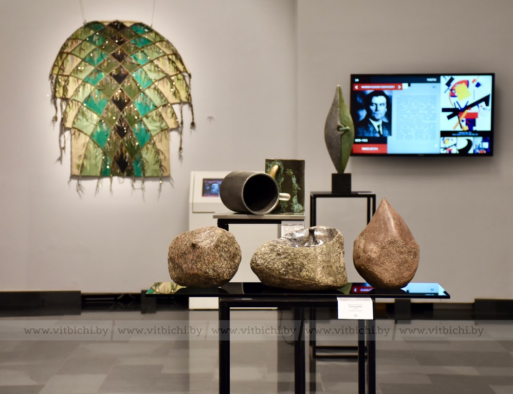 гобелены Людмилы Петруль и скульптуры Максима Петруля