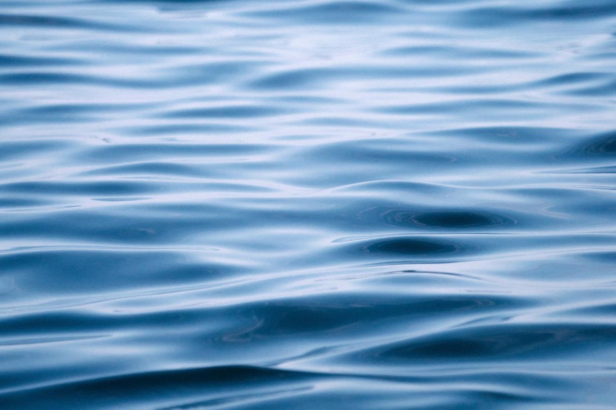 вода