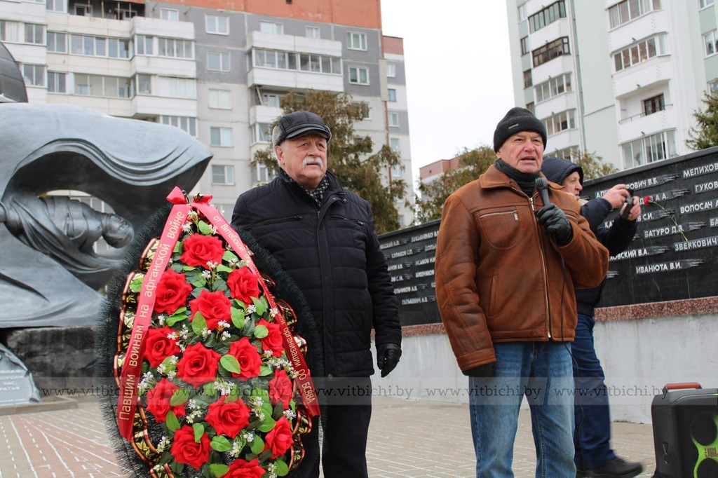 возложение цветов